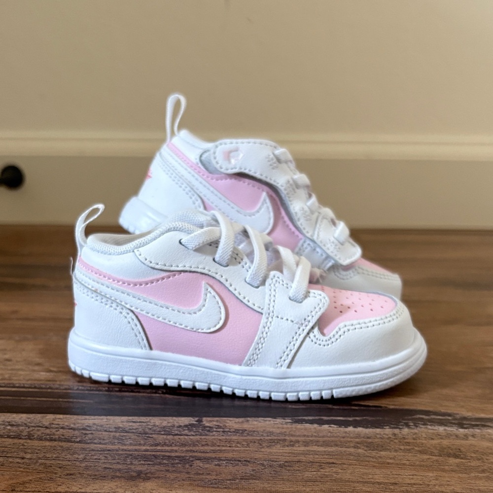 Jordan Kids Sneakers in Pink and White